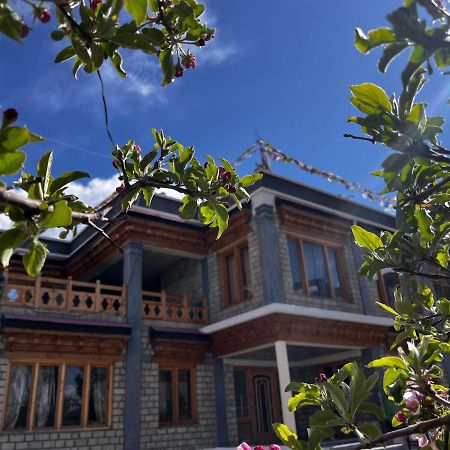 Ladakh Country Inn Leh Exterior photo