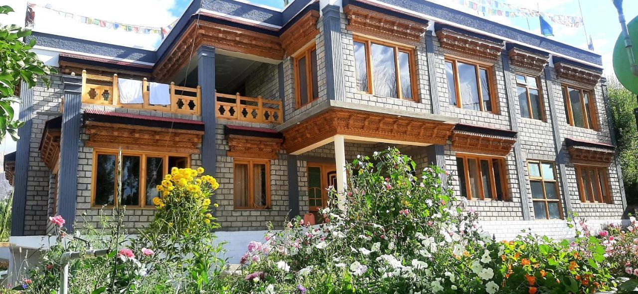 Ladakh Country Inn Leh Exterior photo